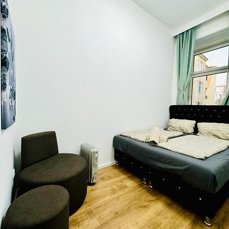 Cozy 9Br Shared Apartment, Only 12Min Walk To Augarten Vienna Exterior photo