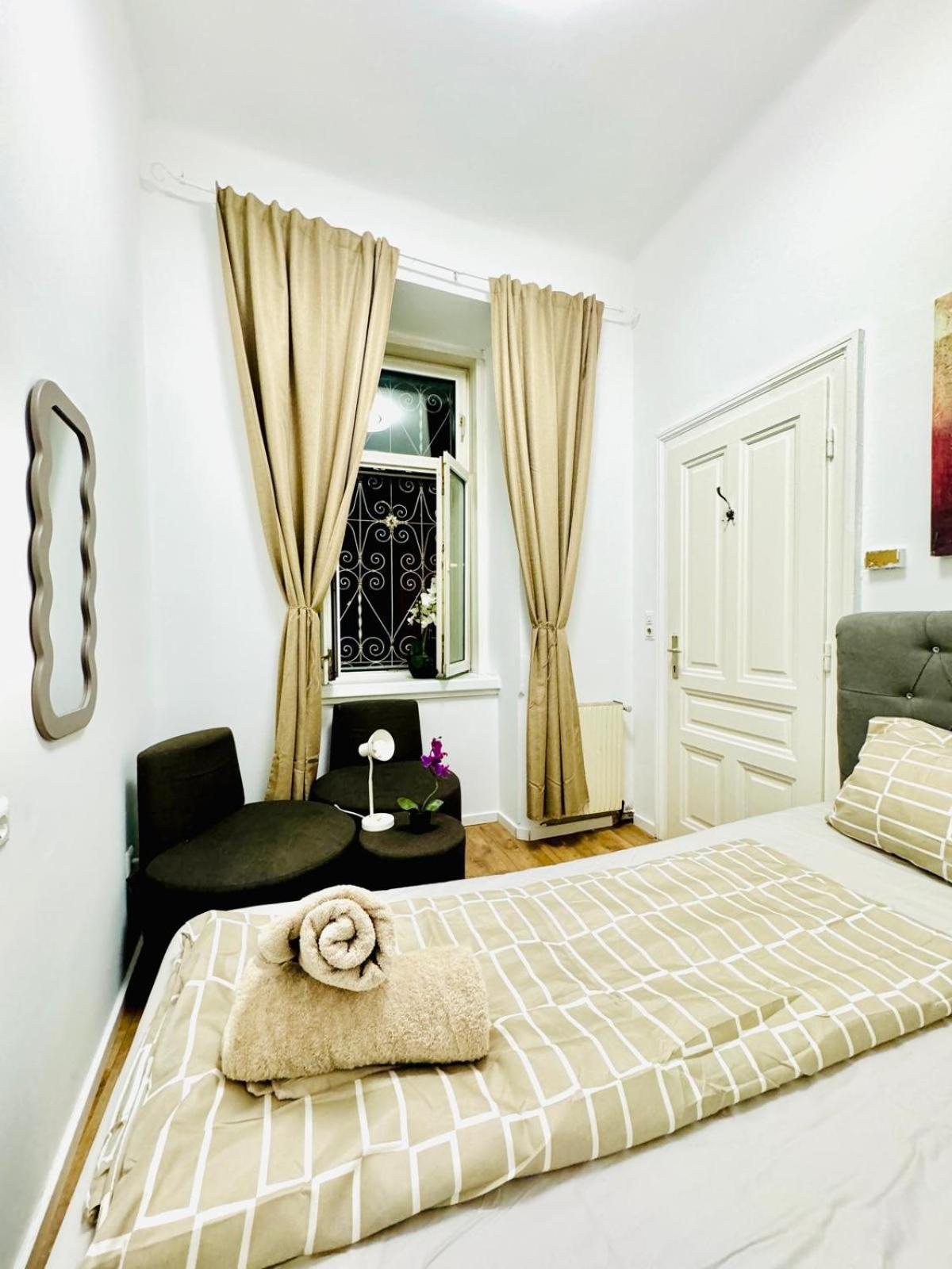 Cozy 9Br Shared Apartment, Only 12Min Walk To Augarten Vienna Exterior photo