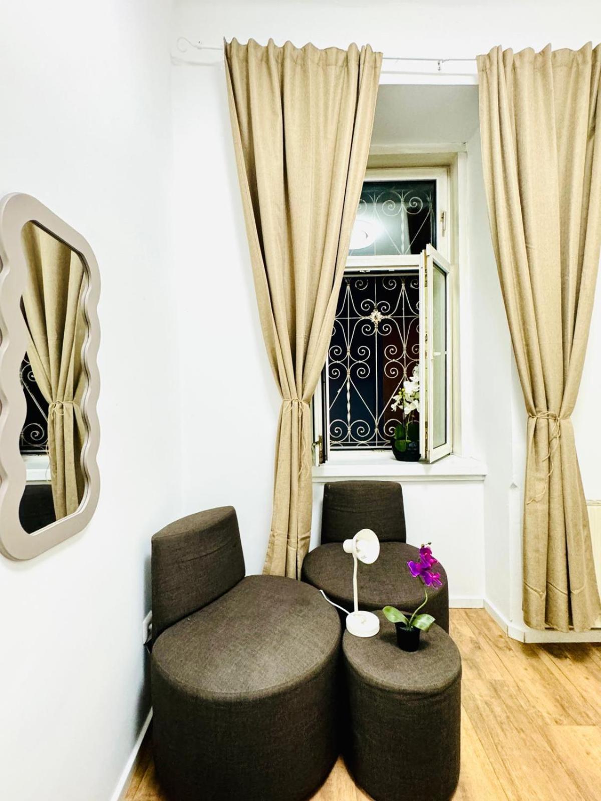 Cozy 9Br Shared Apartment, Only 12Min Walk To Augarten Vienna Exterior photo