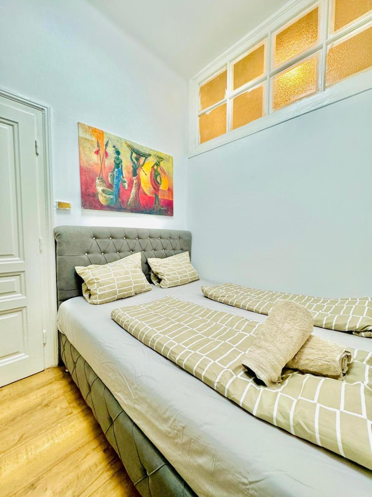 Cozy 9Br Shared Apartment, Only 12Min Walk To Augarten Vienna Exterior photo