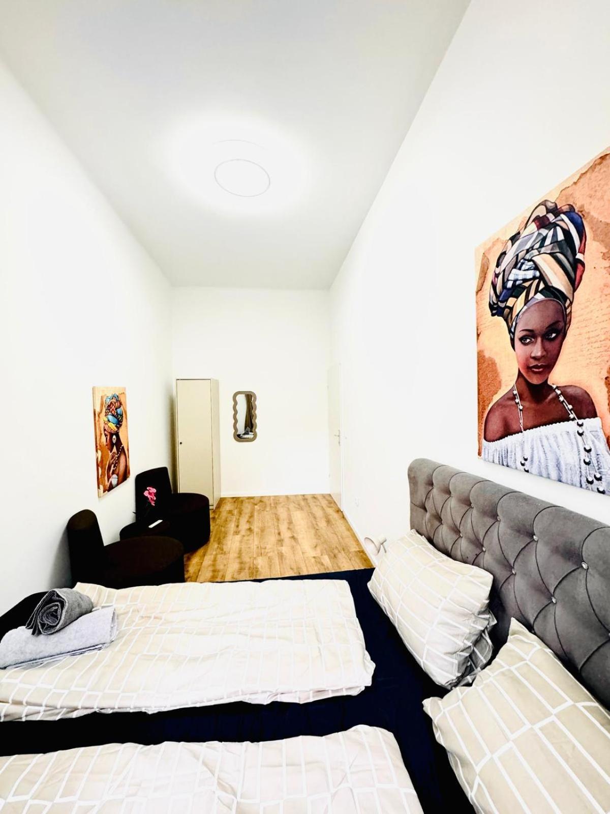 Cozy 9Br Shared Apartment, Only 12Min Walk To Augarten Vienna Exterior photo