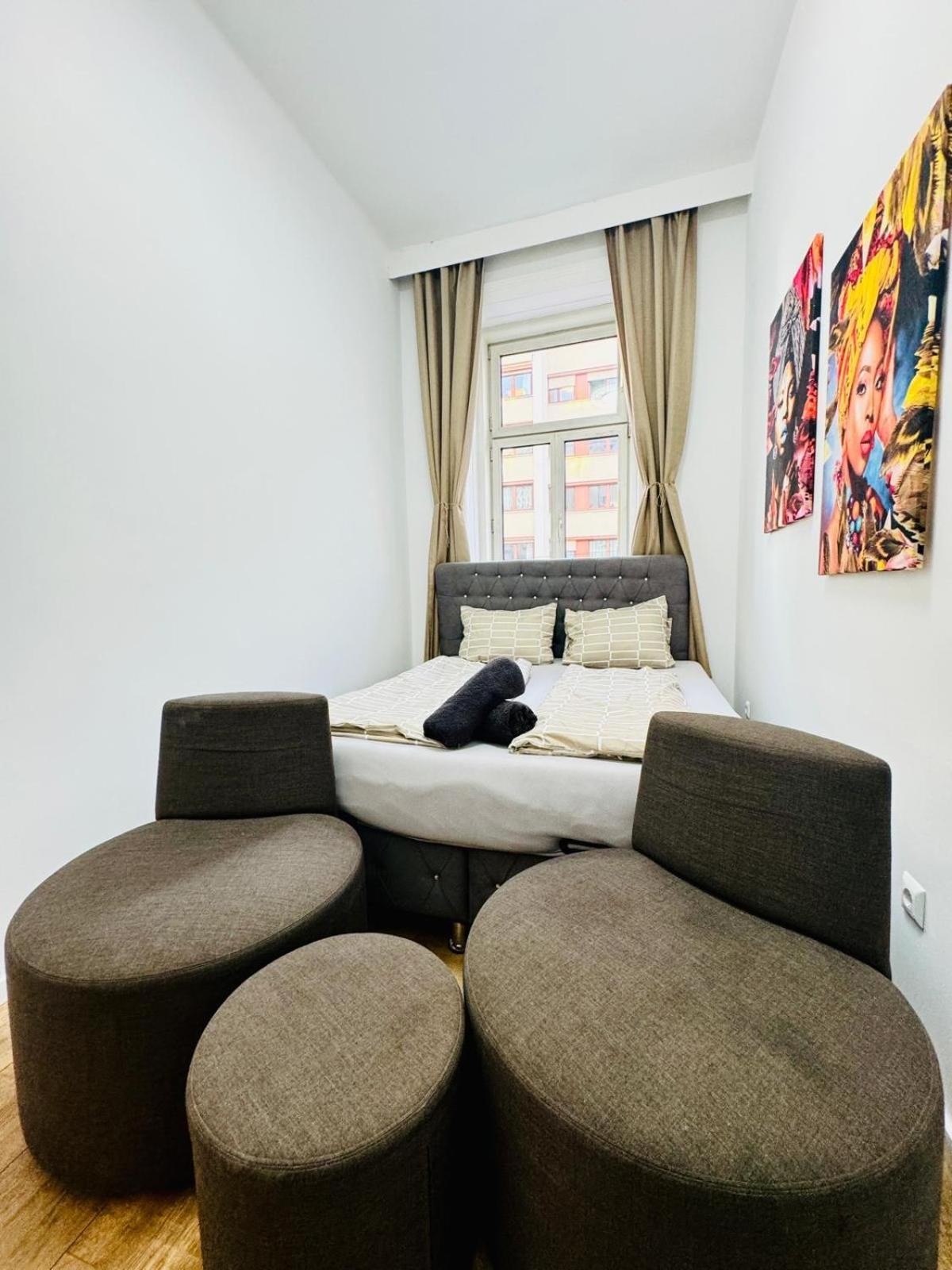 Cozy 9Br Shared Apartment, Only 12Min Walk To Augarten Vienna Exterior photo