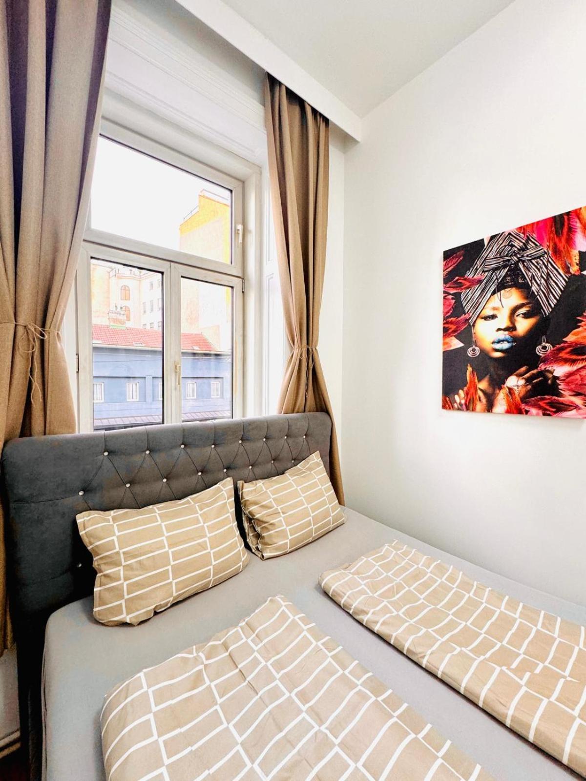 Cozy 9Br Shared Apartment, Only 12Min Walk To Augarten Vienna Exterior photo
