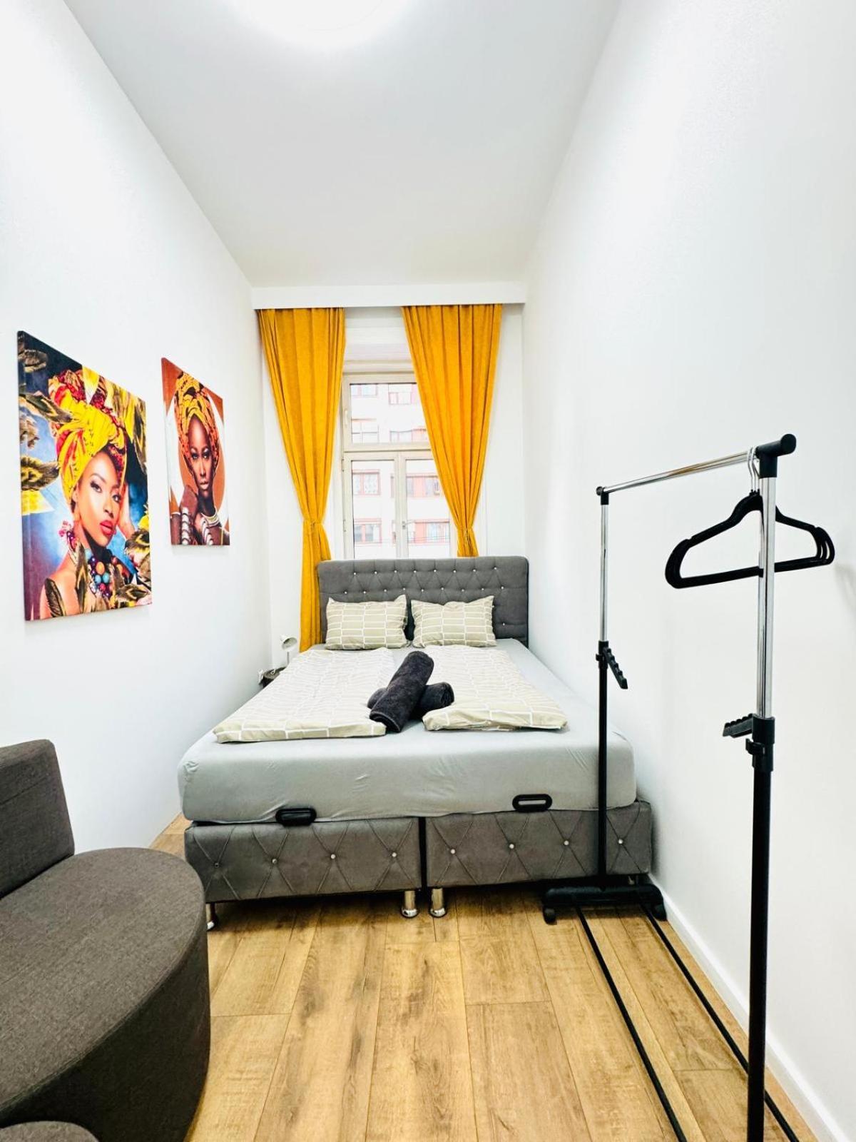 Cozy 9Br Shared Apartment, Only 12Min Walk To Augarten Vienna Exterior photo