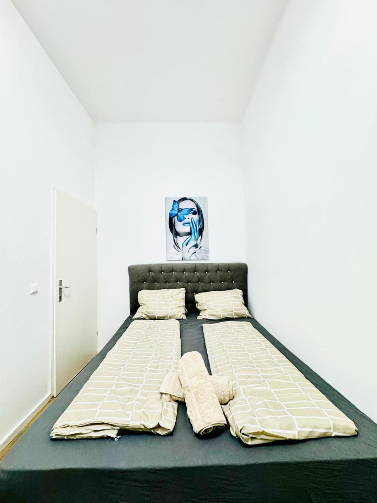 Cozy 9Br Shared Apartment, Only 12Min Walk To Augarten Vienna Exterior photo
