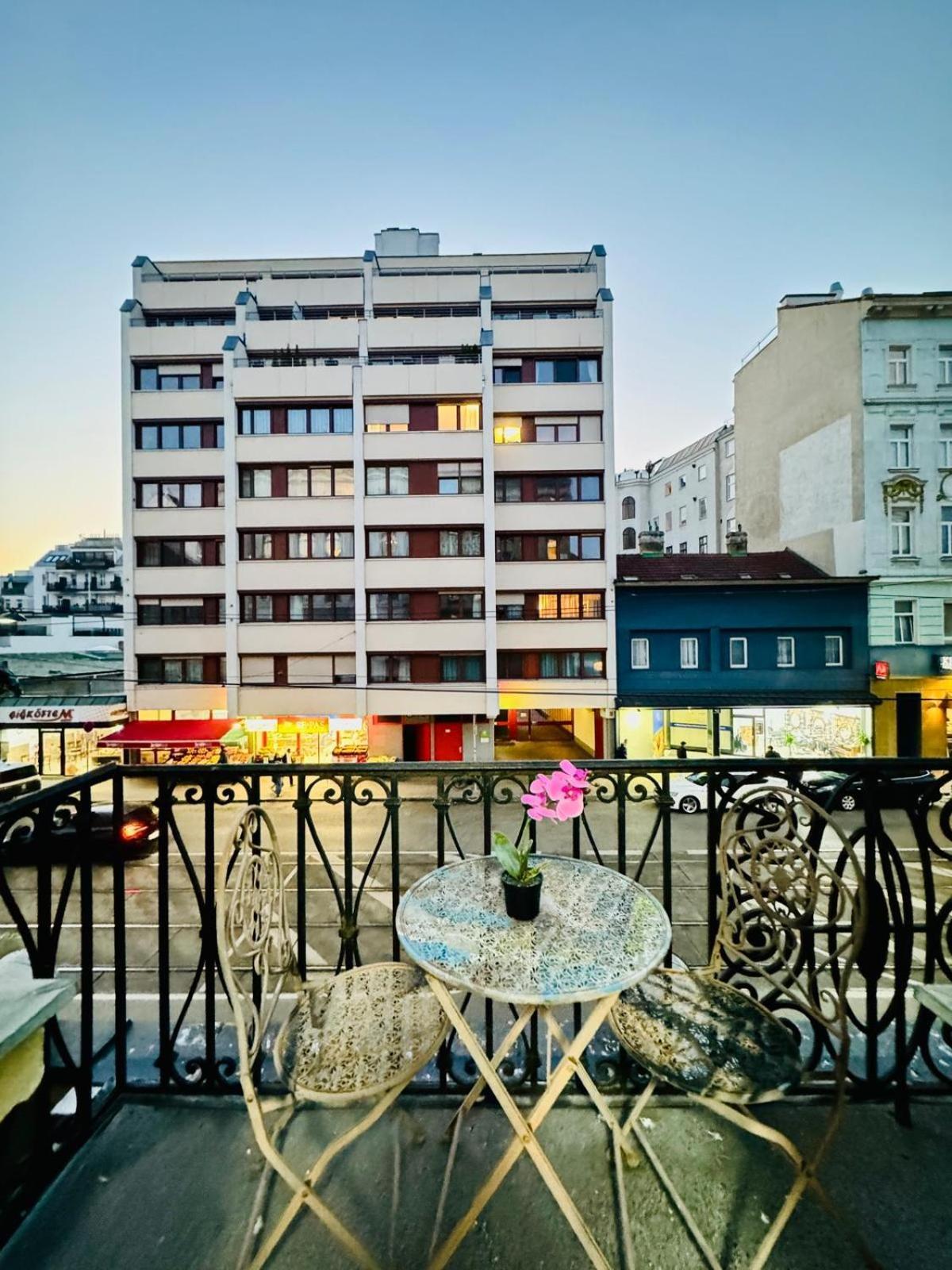 Cozy 9Br Shared Apartment, Only 12Min Walk To Augarten Vienna Exterior photo