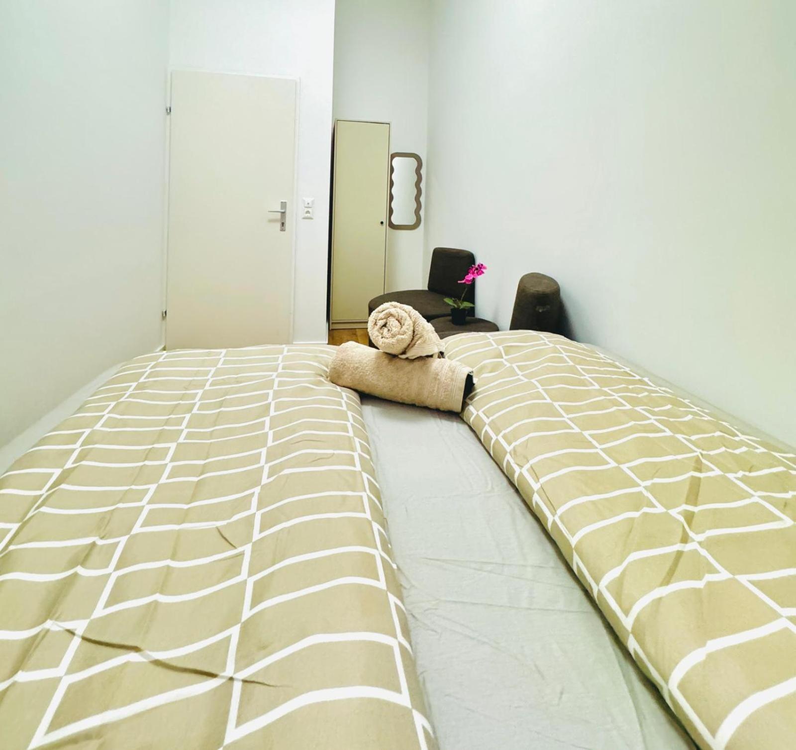Cozy 9Br Shared Apartment, Only 12Min Walk To Augarten Vienna Exterior photo