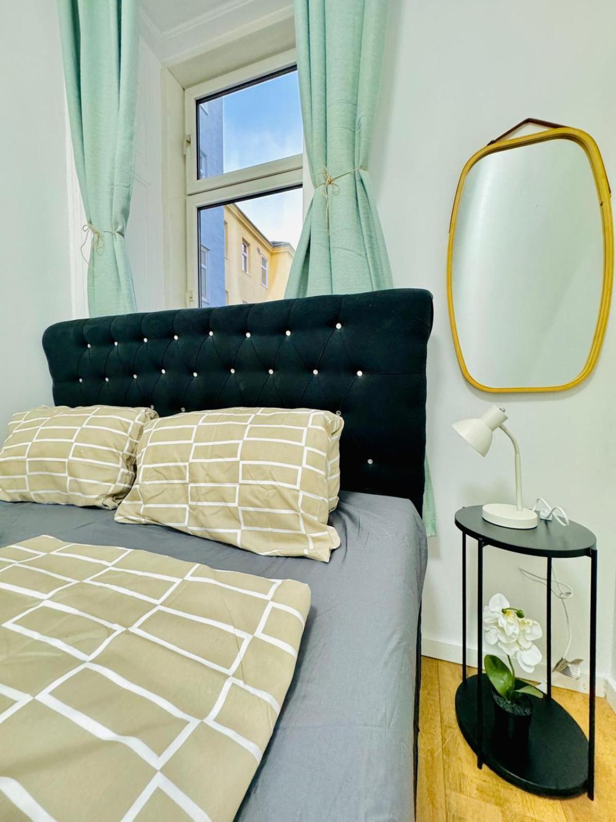 Cozy 9Br Shared Apartment, Only 12Min Walk To Augarten Vienna Exterior photo