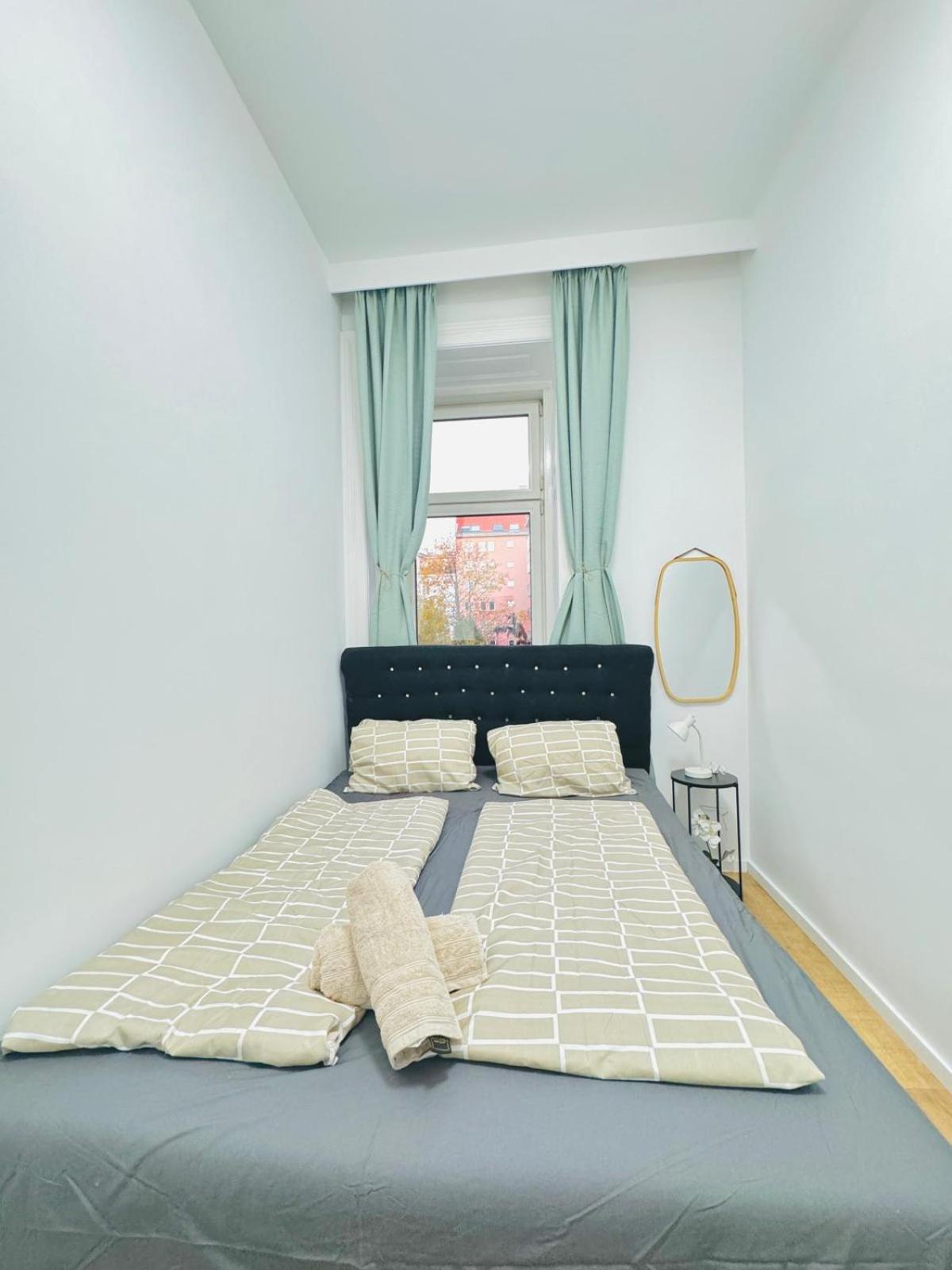 Cozy 9Br Shared Apartment, Only 12Min Walk To Augarten Vienna Exterior photo